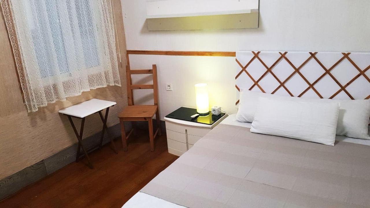 Apartament Sagrada Familia Bed & Breakfast Барселона Екстериор снимка